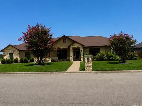 100 Fairway, Floresville, TX 78114