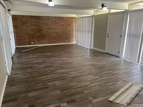 400 E Randall, Beeville, TX 78102 photo 2