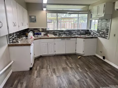 400 E Randall, Beeville, TX 78102 photo 3