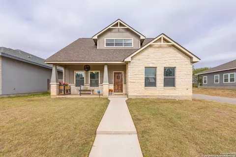 752 Crestview, Floresville, TX 78114