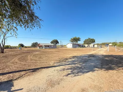 179 Pr 6624, Devine, TX 78016 photo 2