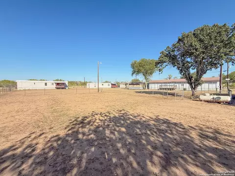 179 Pr 6624, Devine, TX 78016 photo 4