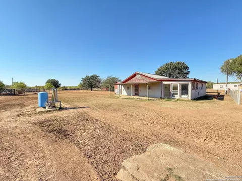 179 Pr 6624, Devine, TX 78016 photo 3