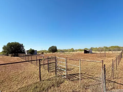179 Pr 6624, Devine, TX 78016 photo 6
