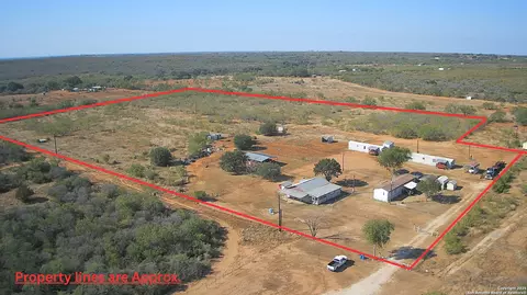 179 Pr 6624, Devine, TX 78016