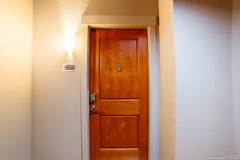 7342 Oak Mnr #7202, San Antonio, TX 78229