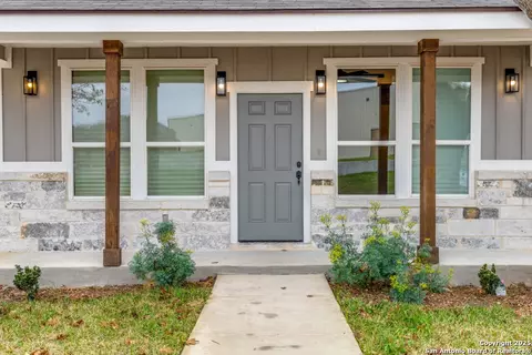 15935 Buchel, Lacoste, TX 78039