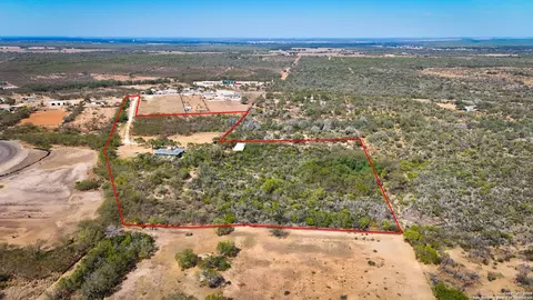 320 Pullins Dr, Pleasanton, TX 78064