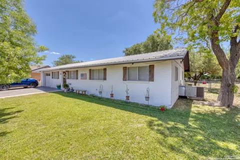 317 Studer Cr, Uvalde, TX 78801