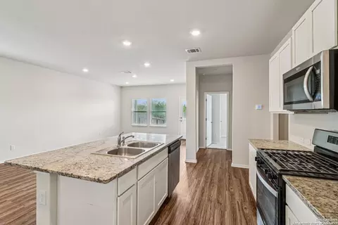 4006 Bay Leaf, Von Ormy, TX 78073 photo 8