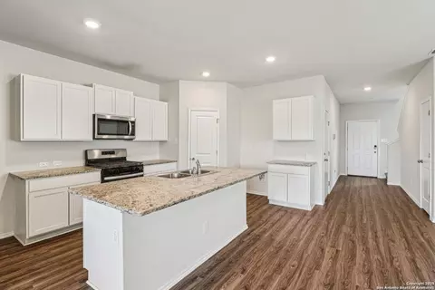 4006 Bay Leaf, Von Ormy, TX 78073 photo 6