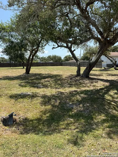 347 N 10th St, Aransas Pass, TX 78336