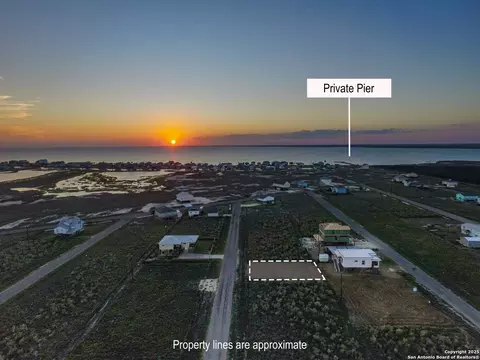 290 W Live Oak Ln, Rockport, TX 78382