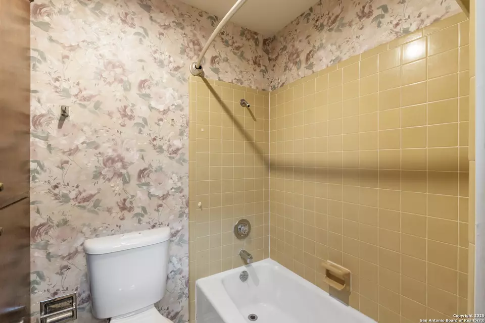 Bath - 9614 Tioga, San Antonio, TX 78230 photo 4 of 4
