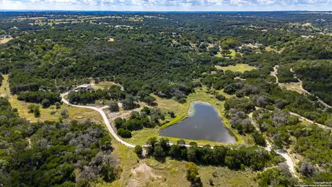 1150 Bear Crk, Kerrville, TX 78028
