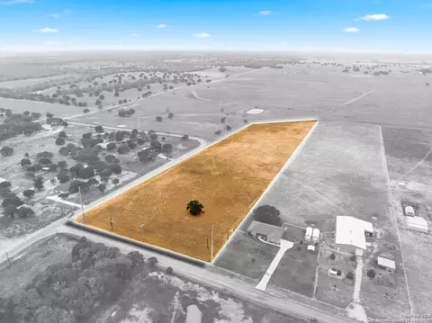 101 County Road 319, La Vernia, TX 78121