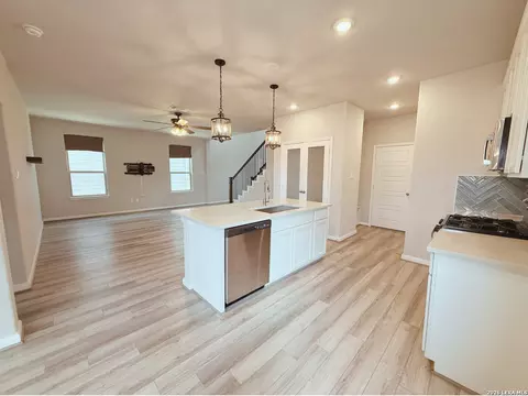 Living - 9110 Devils Riv, Converse, TX 78109 photo 5 of 8