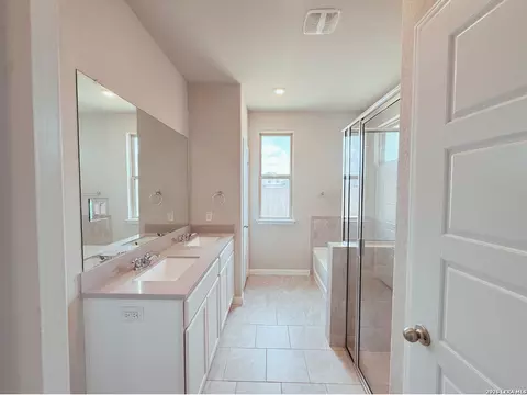 Entry Way - 9110 Devils Riv, Converse, TX 78109 photo 2 of 6