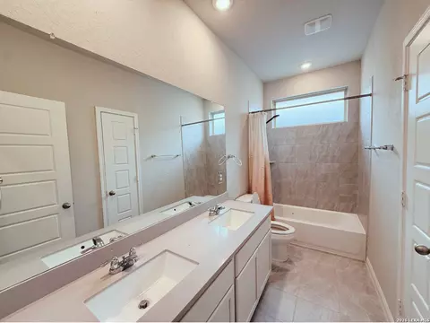 Bath - 9110 Devils Riv, Converse, TX 78109 photo 6 of 7