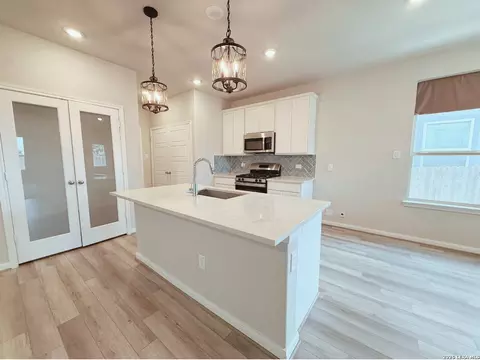 Kitchen - 9110 Devils Riv, Converse, TX 78109 photo 3 of 4
