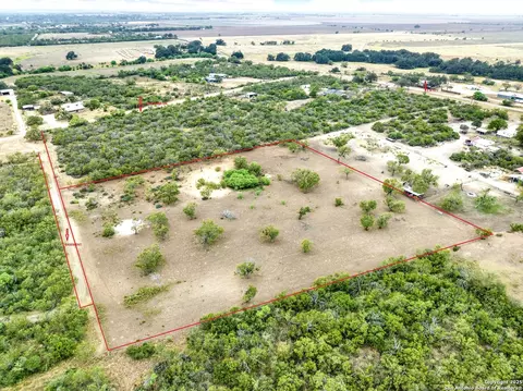 207 Veterans, Uvalde, TX 78801