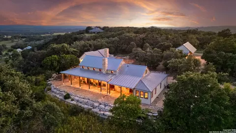 309 Ridgeview Dr, Fredericksburg, TX 78624