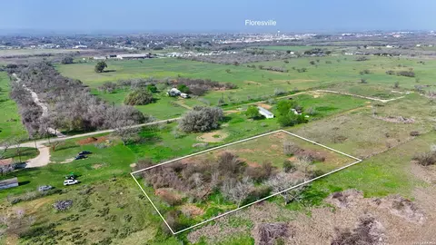 116 Tecolote Ln, Floresville, TX 78114