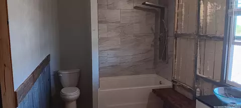 351 Ebert, Marion, TX 78124 photo 7