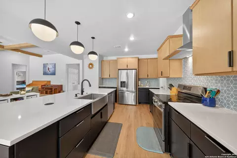 Kitchen - 558 County Road 7713, Devine, TX 78016 photo 4 of 4