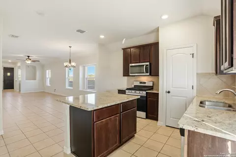 2035 Cowan, New Braunfels, TX 78132