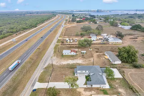 18460 S Ih 37, Elmendorf, TX 78112
