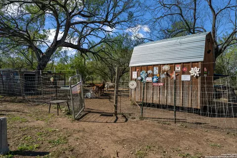Exterior - 14350 Interstate 35, Von Ormy, TX 78073 photo 3 of 7