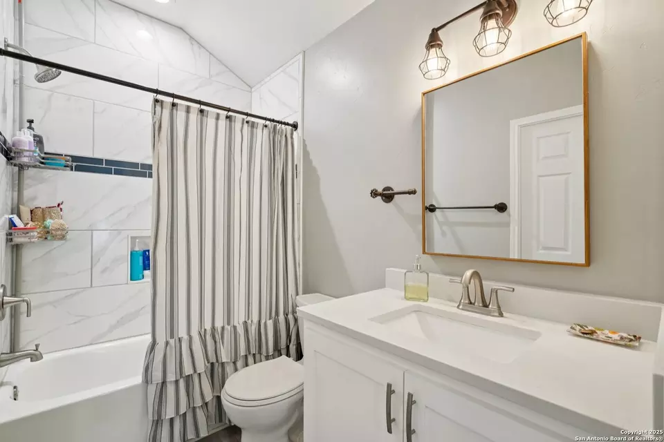 Bath - 636 Skyline Dr, Bandera, TX 78003 photo 1 of 2