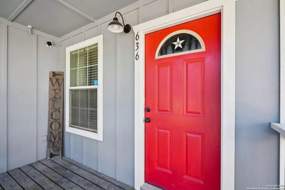 Exterior - 636 Skyline Dr, Bandera, TX 78003 photo 3 of 9