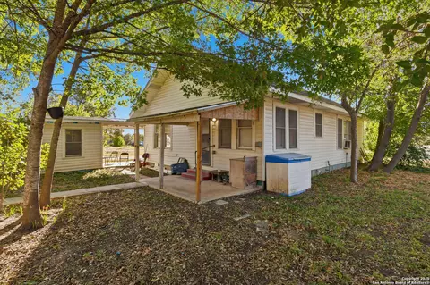 603 E Ct, Seguin, TX 78155