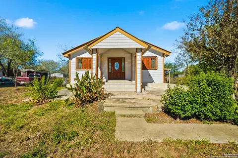 406 N Rancho, Nixon, TX 78140