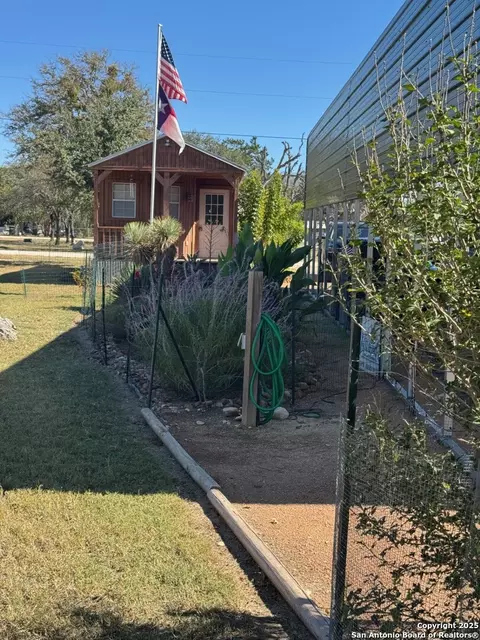 567 River Bnd, Bandera, TX 78003