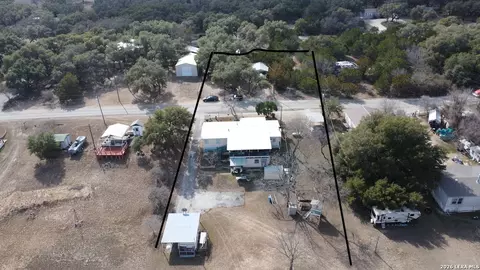 1000 Lakeshore, Bandera, TX 78003