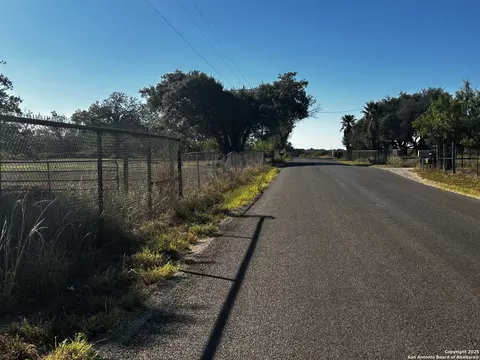 tbd County Road 777, Devine, TX 78016