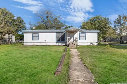 1118 32nd, Hondo, TX 78861