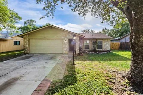 923 Saddlebrook Dr, San Antonio, TX 78245