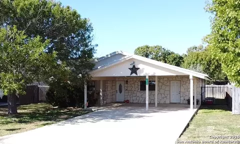 1408 33rd St, Hondo, TX 78861