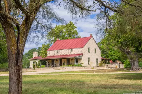 6754 N Grape Creek Rd, Fredericksburg, TX 78624