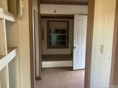 52 Beach Shr, Bandera, TX 78003