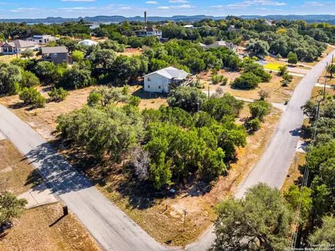 826 Lake Is, Canyon Lake, TX 78133