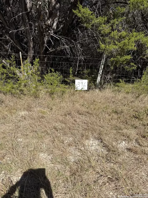 396 Forest Trail Dr, Bandera, TX 78003