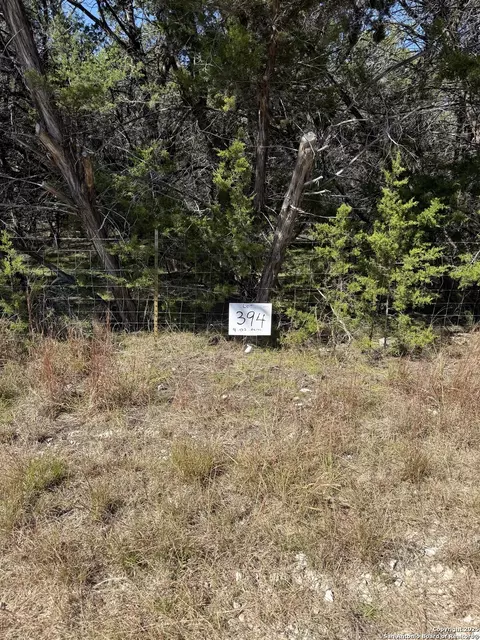 394 Forest Trail Dr, Bandera, TX 78003