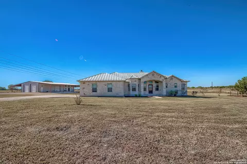 240 Glory Ln, Marion, TX 78124