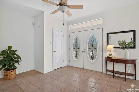 801 Gallagher Dr, Canyon Lake, TX 78133