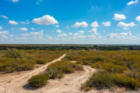 840 County Road 652, Devine, TX 78016 photo 3